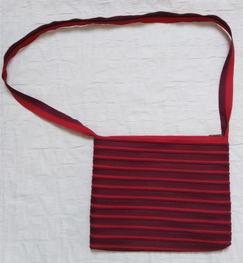 Sac artisanale fermeture rouge bordeau