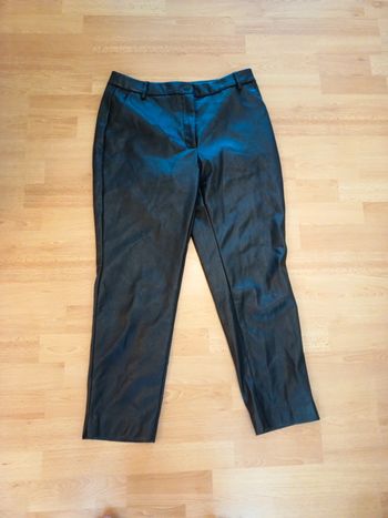 Pantalon façon cuir La Halle taille 42