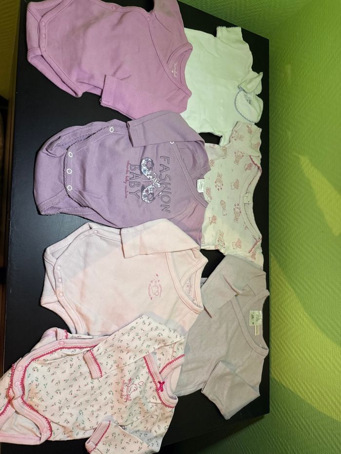 Lots bodies fille 1 mois