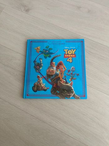 Livre       Disney Pixar tous story 4