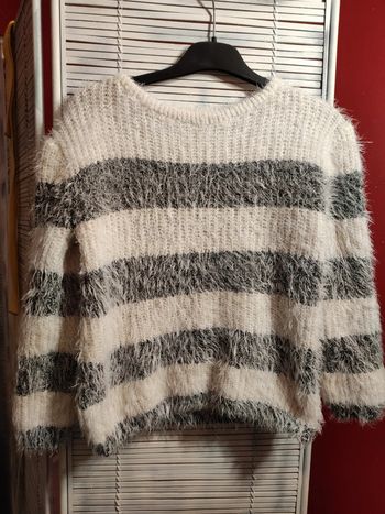 Pull blanc et gris