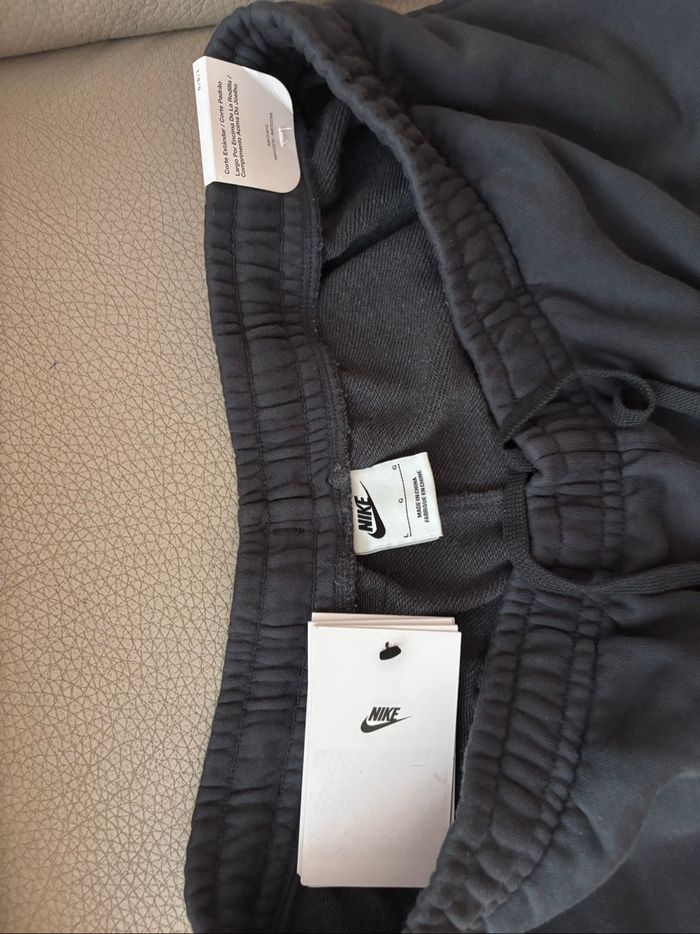 Short NIKE neuf avec étiquette taille  L - photo numéro 8