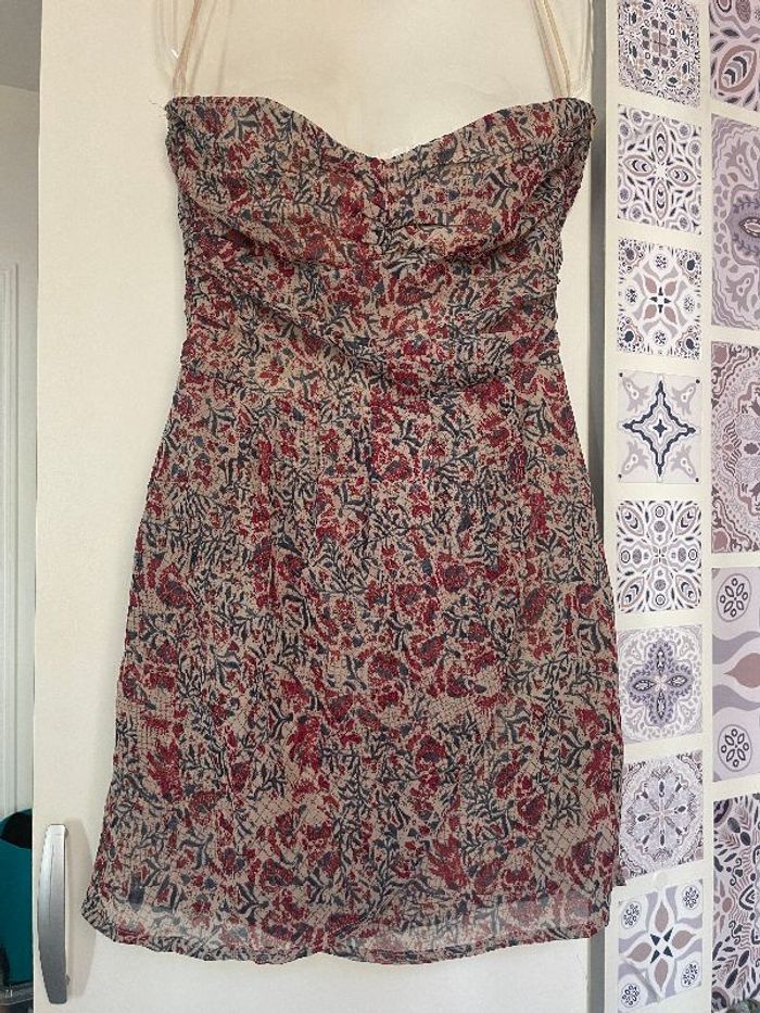 Robe bustier couleur taupe imprimé fantaisie rouge et bleu, zip sur le coté