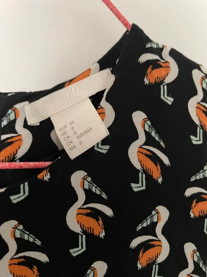 Jolie robe noire à motif - photo numéro 2
