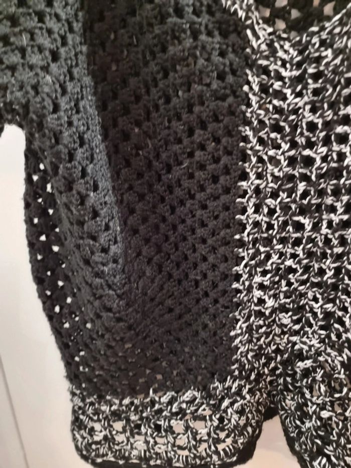 Haut au crochet noir et blanc - photo numéro 4