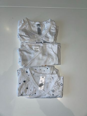 Lot de bodies taille 3 mois