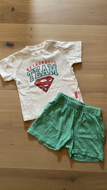 Ensemble t-shirt superman et short vert 12 mois