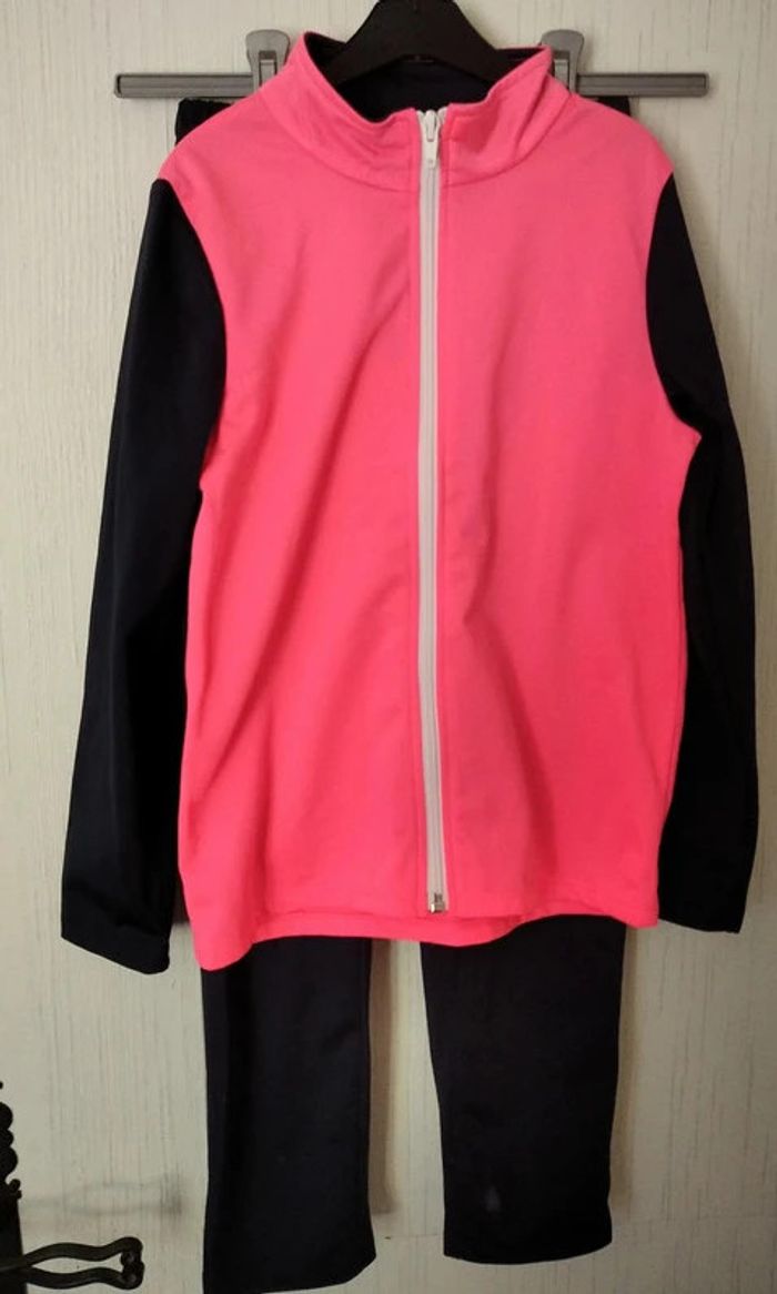 ensemble sport bleu et rose Decathlon 8 ans