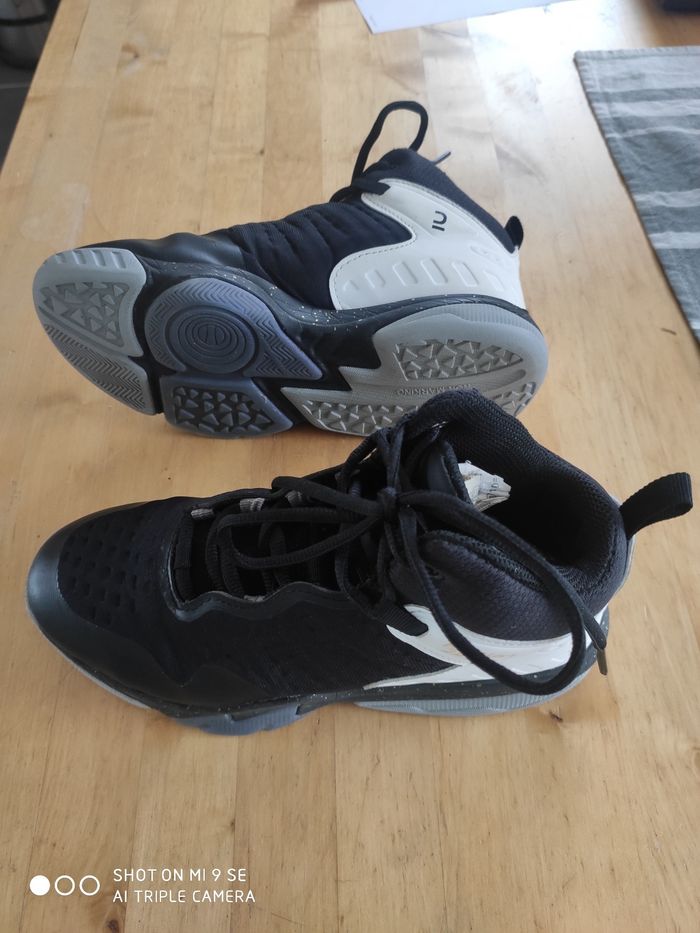 Chaussures de basket-ball 37