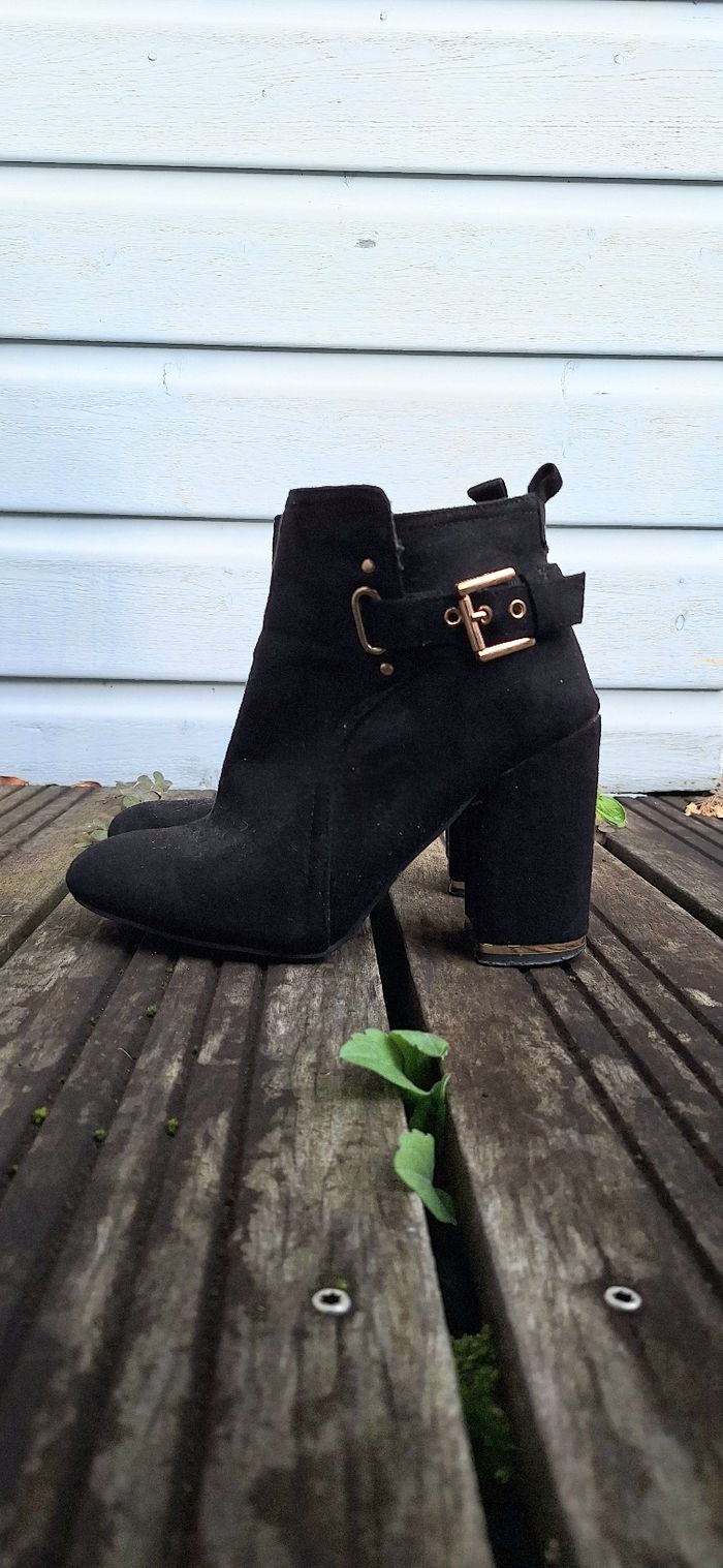 Bottines noires et dorée