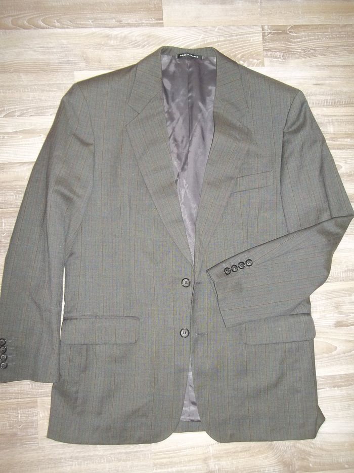 Costume finement rayé léger - photo numéro 2