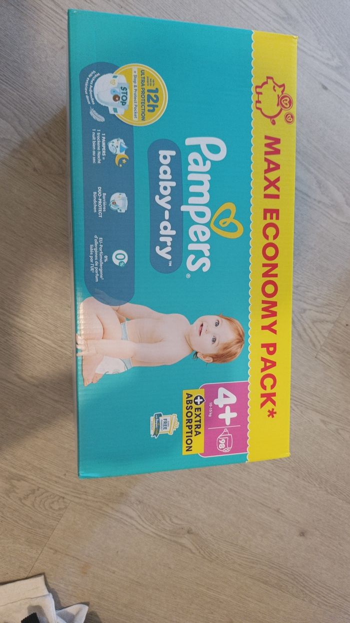 Lot couches Pampers taille 4+ - photo numéro 4
