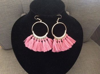 Boucles d’oreilles pompons Neuves