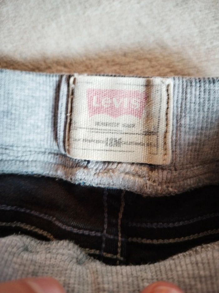 Jeans Levi's taille 18 mois - photo numéro 2