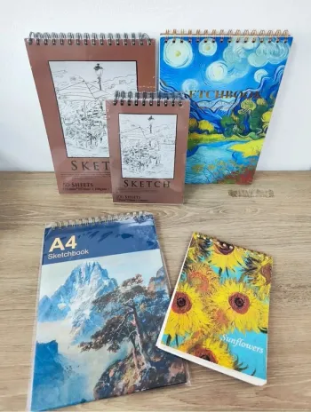 Lot de 5 cahiers pour peinture dessins feuille de 100 grammes 3 au format A4 et 2 en A5