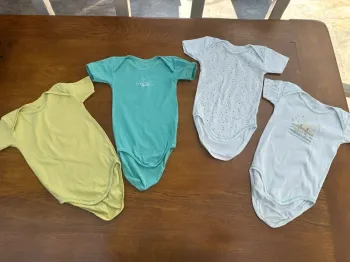Lot de 4 bodies Influx 3 ans