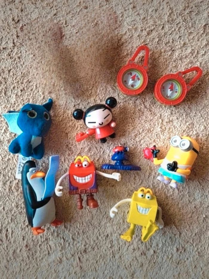 Lot de 9 figurines et jouets McDonald's