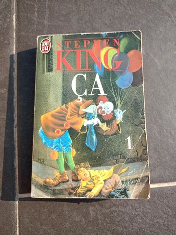 Livre de poche édition j'ai lu Stephen King ça 1