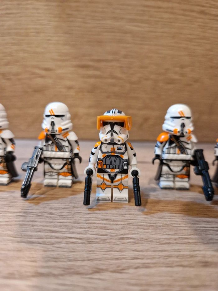 Figurines type lego Commandant Clones Cody + 4 clones de la 212ème star wars - photo numéro 2