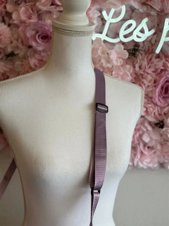Sac bandoulière en forme de demi-lune lila - photo numéro 8