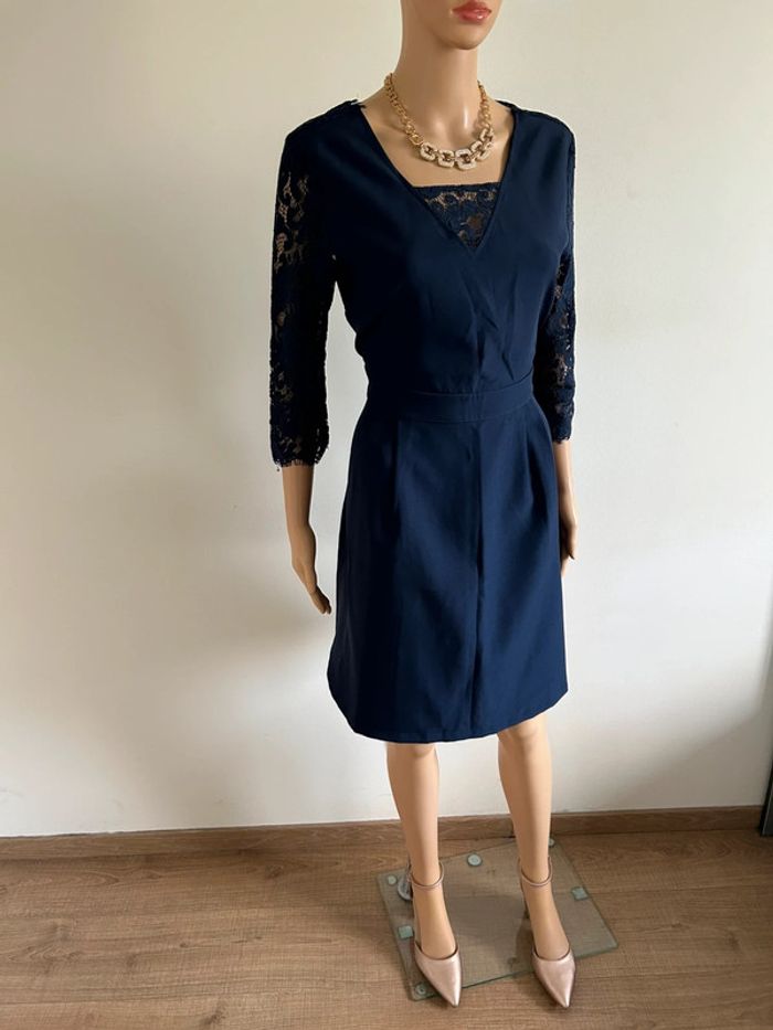 Robe bleue marine neuve avec dentelle Betty London taille L - photo numéro 4