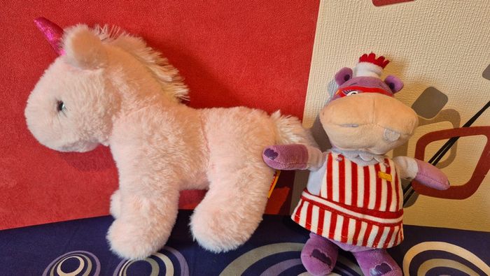 Lot 2 peluches licorne + hallie