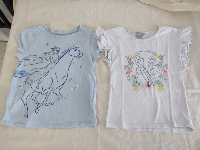 Lot 2 t-shirts Disney