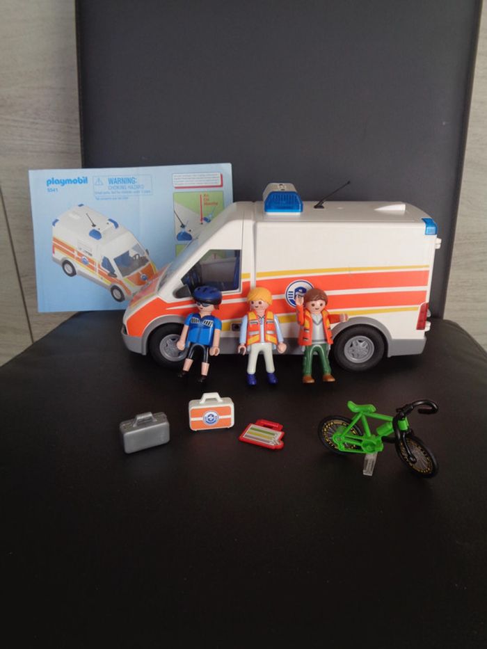 Ambulance avec secouristes city action playmobil 5541 - photo numéro 2