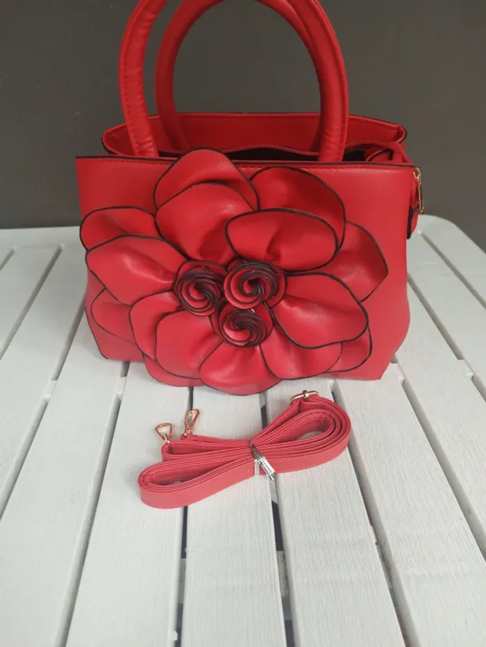 Sac à main avec grosse fleur devant - photo numéro 6
