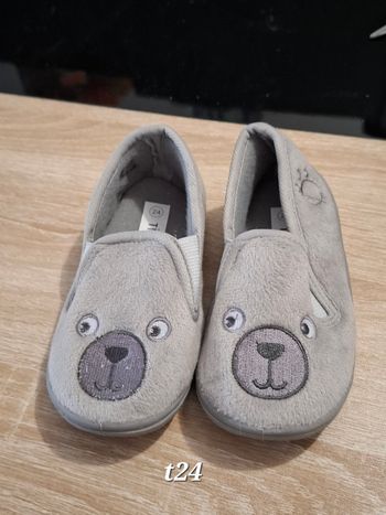 Chaussons taille 24