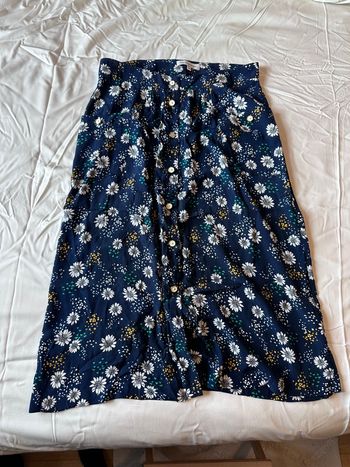 Jupe bleu foncée la petite française avec motif fleuri taille 38 