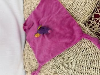 Doudou plat souris rose violet jaune orange carreaux