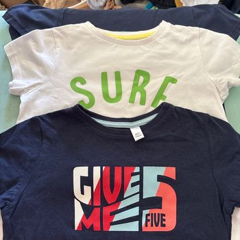 Vends lot de trois tee shirts marques dpam et okaidi taille 5 ans très bon état