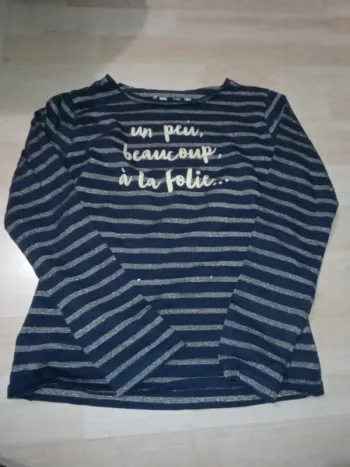 T-shirt manche longue bleu marine avec motif