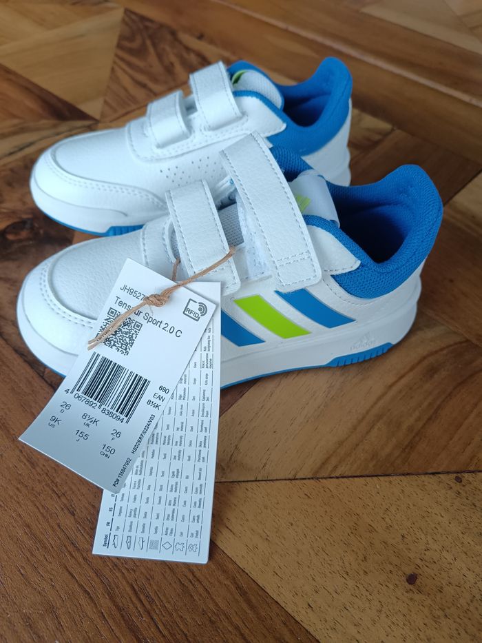 Basket adidas neuf avec Étiquette taille 26 - photo numéro 2