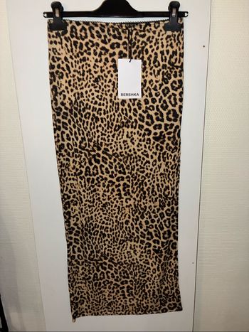 Jupe longue à fente léopard Bershka XS