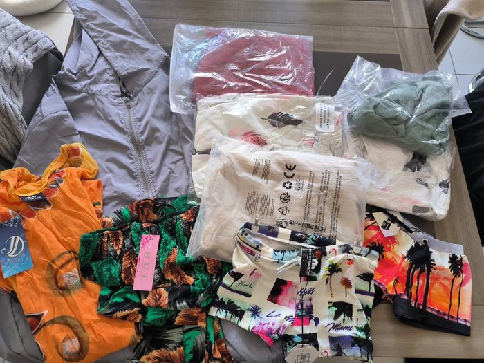 Lot de 33 vêtements neuf