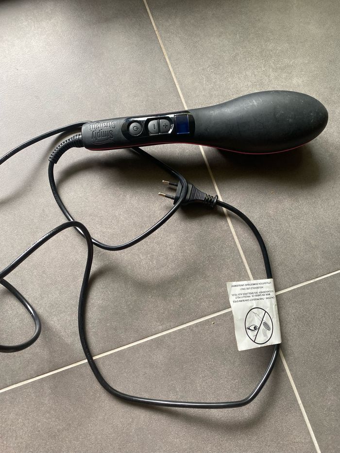 Brosse lissante chauffante - photo numéro 2