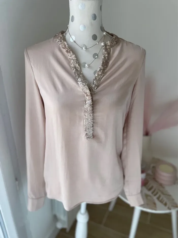 Blouse manches longues satiné, col, sequins 36