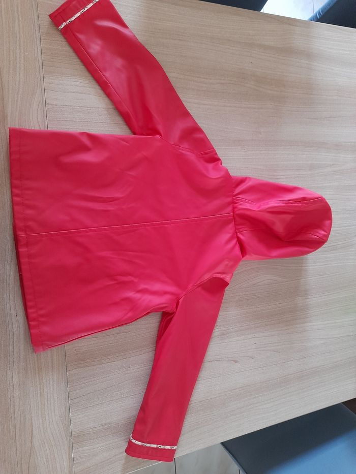 Imperméable rouge 36 mois - photo numéro 2