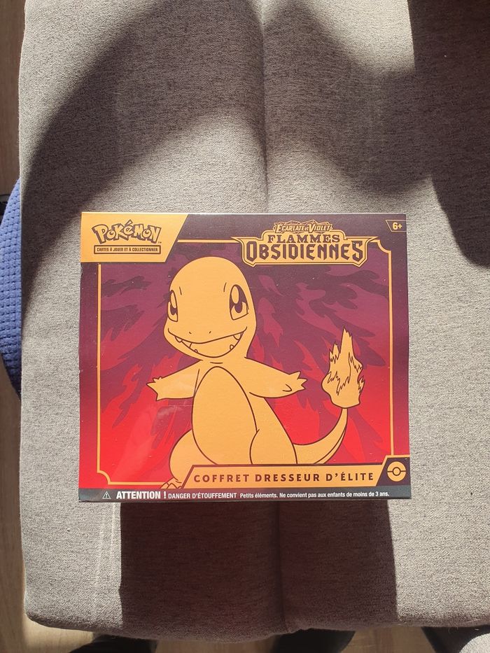 Coffret d'élite pokemon flammes obsidiennes ev3