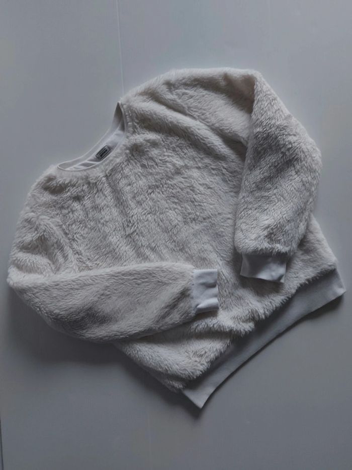 Pull blanc pilou pilou tout doux très peu porté, aucun défaut taille XS