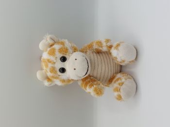 Peluche doudou girafe AUCHAN écru beige marron velours côtelé yeux frottés