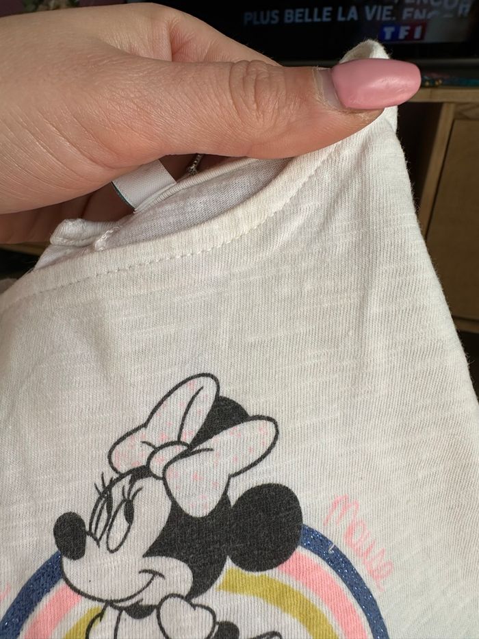 - Robe Disney - 3 mois - bon état, tache - photo numéro 2