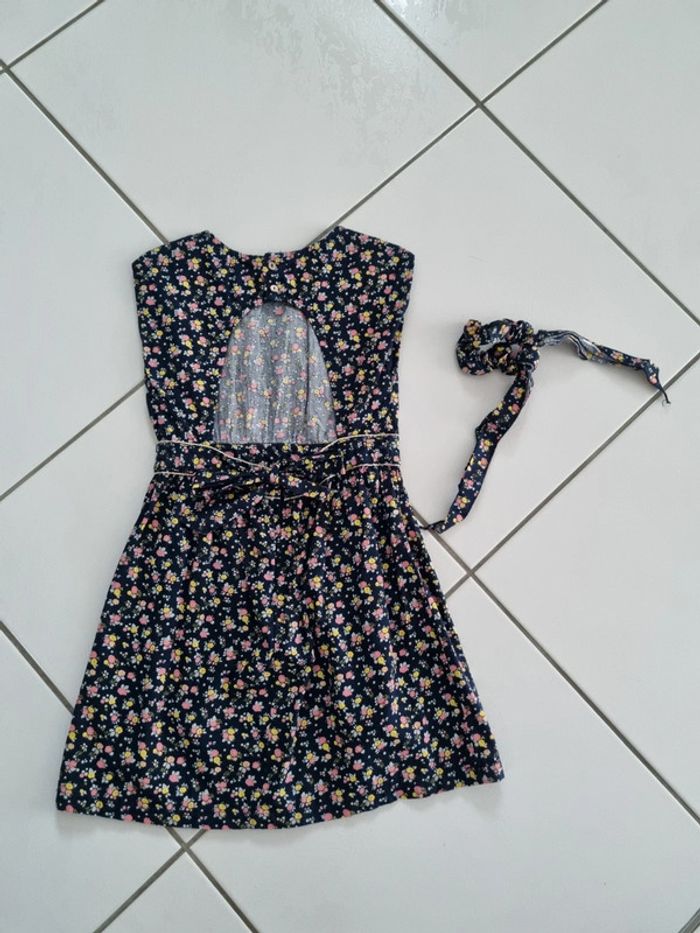 Robe fleurie 8 ans avec élastique cheveux - photo numéro 2
