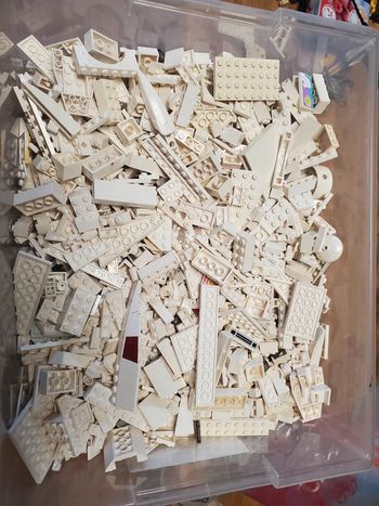 Vends vrac lego 2.2 kg Blanc .