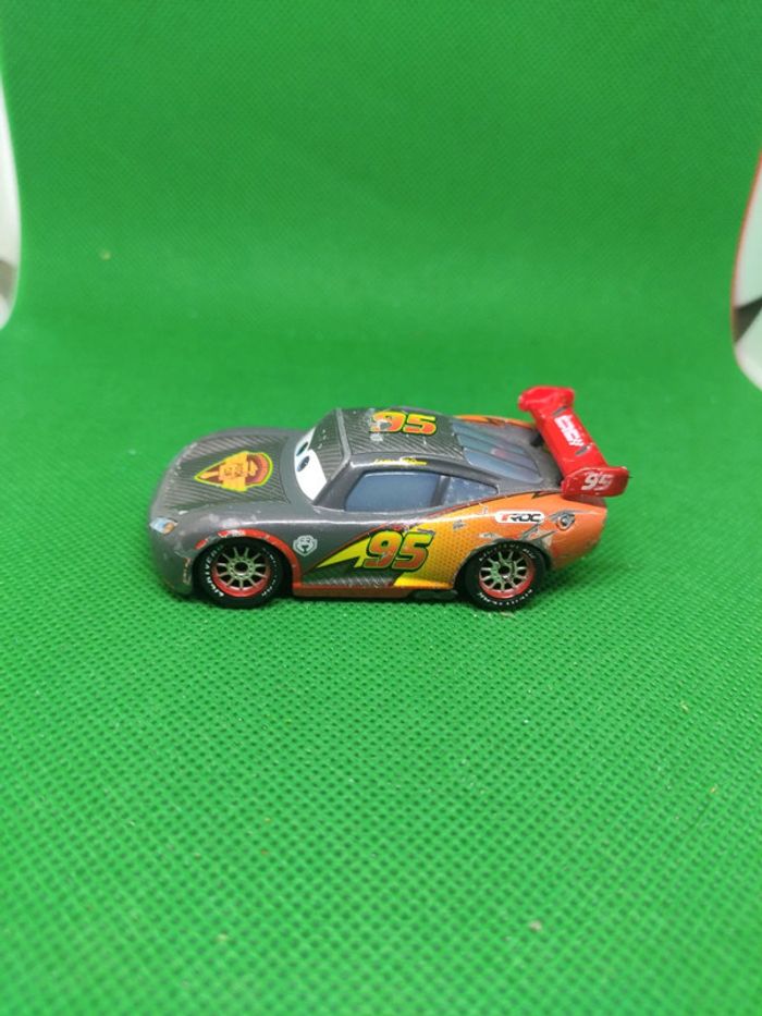 Voiture Cars Disney métal carbon racers flash McQueen bon état - photo numéro 7
