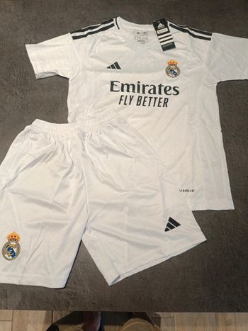 Tenue foot Real Madrid blanc. T.26