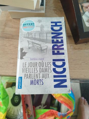 Le jour où les vieilles dames parlent aux morts