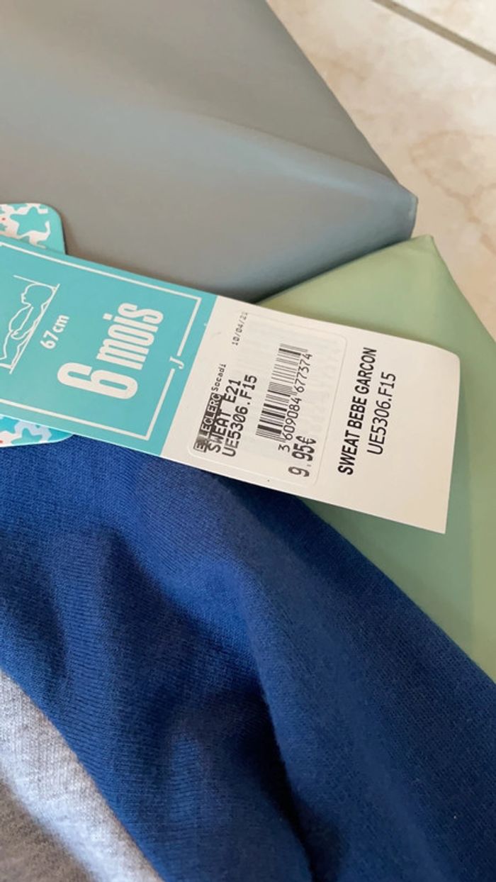 Lot Mickey 6 mois - photo numéro 4